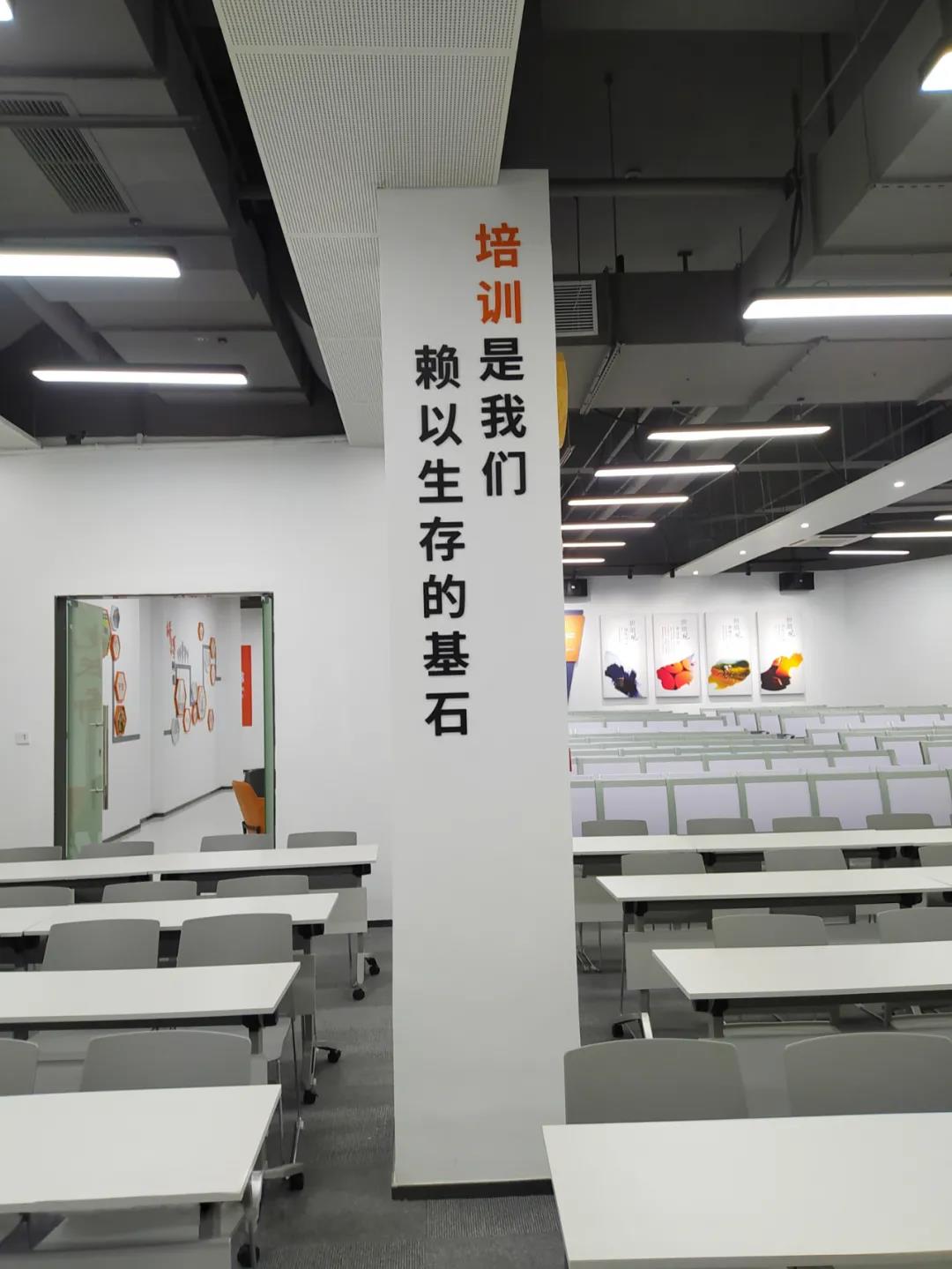 百創(chuàng)精品項(xiàng)目 | 百創(chuàng)集團(tuán)總承建的鴻榮源物業(yè)培訓(xùn)中心圓滿竣工！